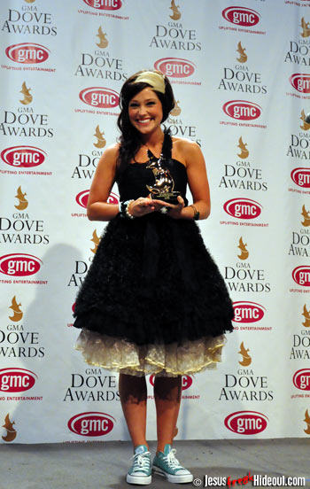 ondernemen Indica Uitstroom Jesusfreakhideout.com Music News, April 2010: KARI JOBE, ISRAEL HOUGHTON  AND JENNIE LEE RIDDLE EACH HONORED WITH 2 DOVE AWARDS
