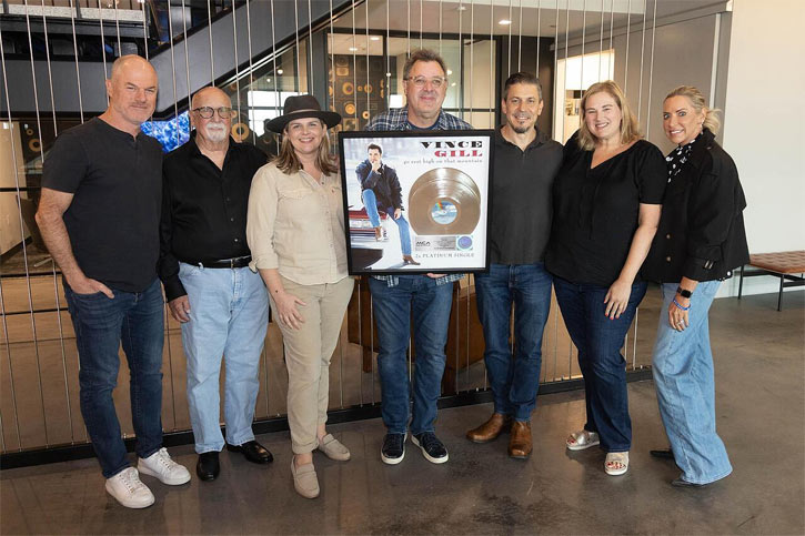 Vince Gill Releases 'Go Rest High on that Mountain' Extended Version