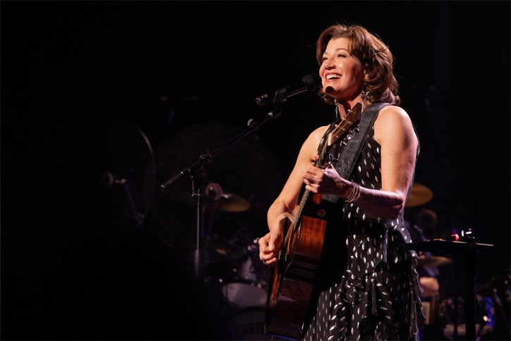 Amy Grant to Headline Folk in Fusion in Belfast Ireland Jan. 13