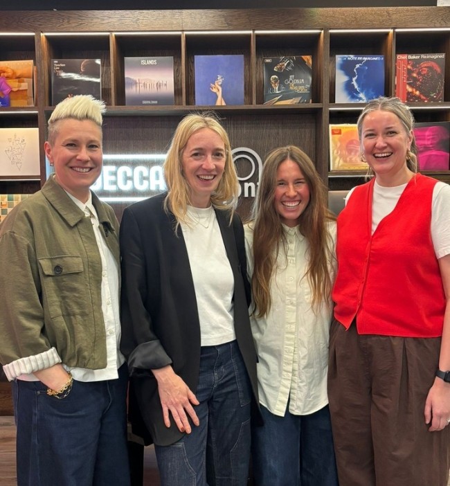 Elle Limebear Signs with Decca Records with New Song Out Today