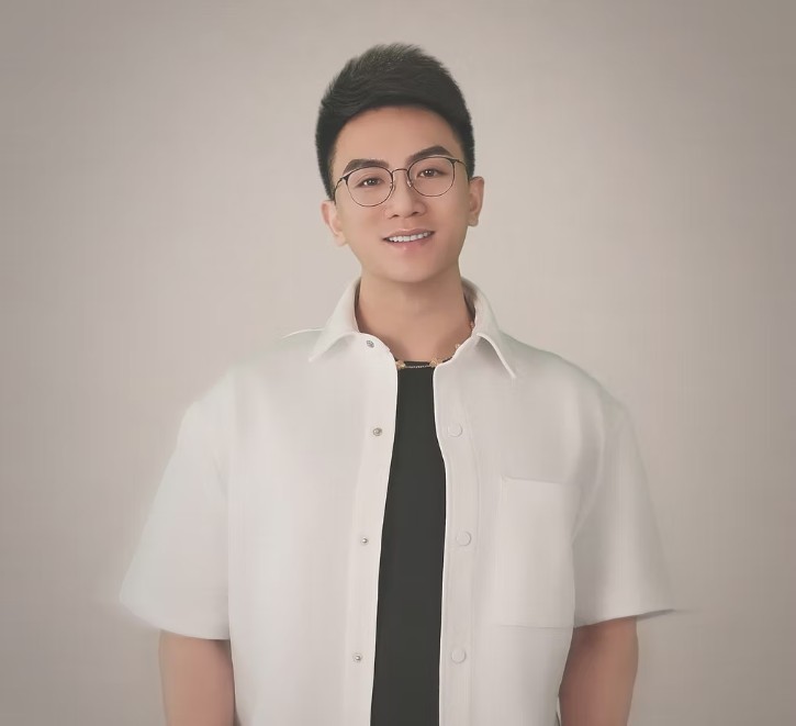 Chinese Singer-Songwriter Eric HZ Celebrates GRAMMY�-Considered 'Child' and 'Encounter'