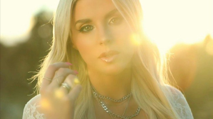 Firerose Releases New Single 'Phoenix'